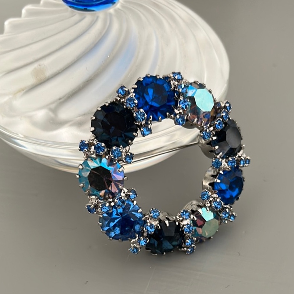 Vintage Blue Rhinestone Wreath Brooch Mid Century Circle Pin